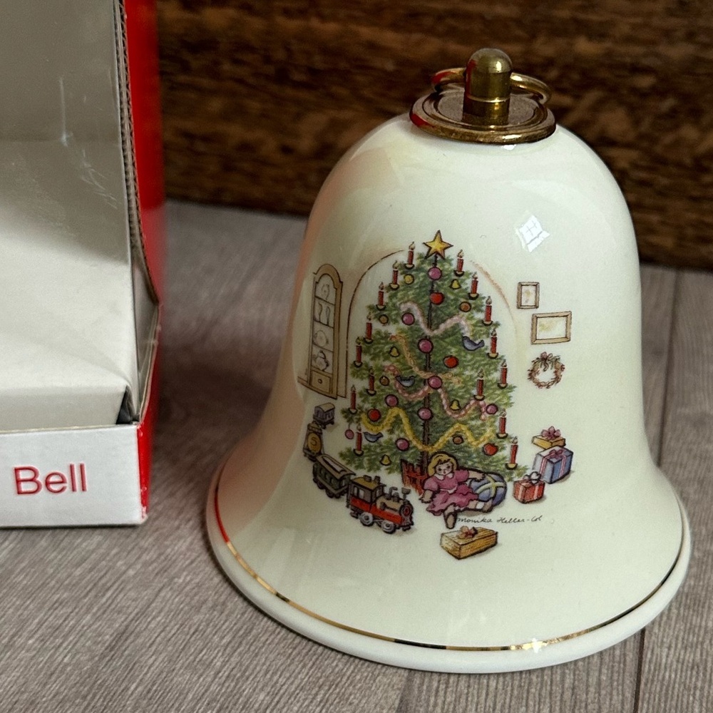 Vintage Christmas Bell Music Box - Stille Nacht/Silent Night
Porcelain with box